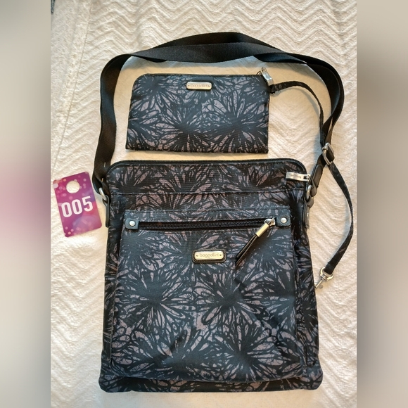 Baggallini Handbags - Bagallini crossbody bag